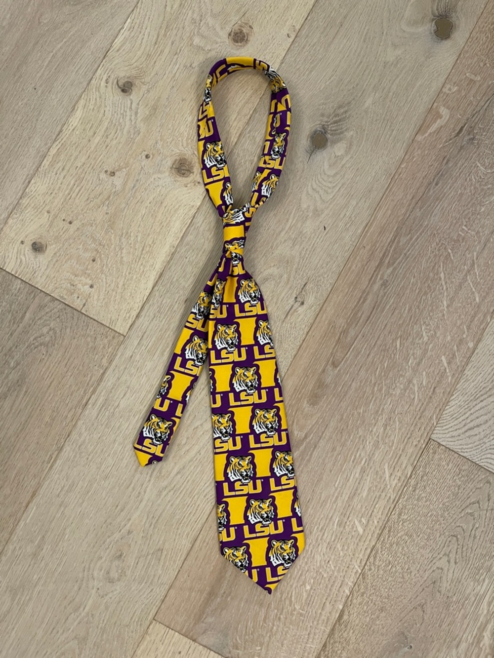 LSU TIGERS Purple and Gold Men's Necktie - Collegiate Logo Pattern